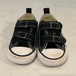Toddler 5C converse sneakers